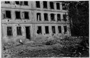 ouvrir dans la visionneuse : Place du Marché-aux-Poissons après le bombardement aérien du 11 août 1944.
