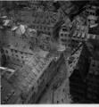 1 vue  - Rue des Hallebardes angle place de la Cathédrale, immeubles partiellement détruits lors du bombardement aérien du 11 août 1944. (ouvre la visionneuse)