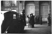 ouvrir dans la visionneuse : Evacuation de Strasbourg. Le président de la République, Albert Lebrun dans la cour de la préfecture.