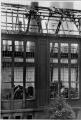 ouvrir dans la visionneuse : Strasbourg, centrale électrique rue de Molsheim, bombardement de 1940, vue extérieure de la salle des machines.