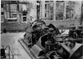 ouvrir dans la visionneuse : Strasbourg, centrale électrique rue de Molsheim, bombardement de 1940, vue intérieure de la salle des machines.