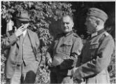 1 vue  - Membres de la délégation de la Wehrmacht qui ont fait libérer les autonomistes alsaciens emprisonnés à Nancy. 16 juillet 1940. (ouvre la visionneuse)