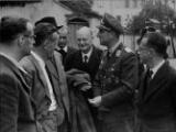 ouvrir dans la visionneuse : Membres du mouvement autonomiste alsacien (Nanziger) lors leur hébergement dans un hôtel aux Trois-Epis après leur libération de la prison de Nancy en 1940.