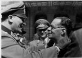 ouvrir dans la visionneuse : Autonomistes alsaciens. Retour à Strasbourg, accueil à l'hôtel de ville le 23 juillet 1940.