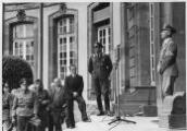 1 vue  - Autonomistes alsaciens. Le major Dr Ernst et le Reichsstatthalter Robert Wagner lors de la cérémonie d\'accueil du groupe de Nancy [Nanziger] (ouvre la visionneuse)