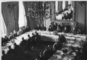 ouvrir dans la visionneuse : Autonomistes alsaciens. Déjeuner dans les salons de l'hôtel du Stadthalter, le 23 juillet 1940