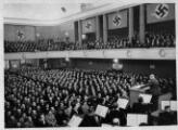 1 vue  - Städtischer Gefolgschaftsappell au Palais des Fêtes. 6 mars 1941. (ouvre la visionneuse)