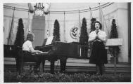 4 vues  - Heure musicale des professeurs de \'l\'Ecole de Musique de la Jeunesse de Strasbourg\'. 16 novembre 1943. (ouvre la visionneuse)