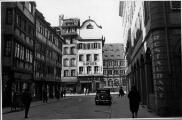 1 vue  - Rue Mercière vers la place Gutenberg. (ouvre la visionneuse)