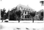 2 vues  - Boulevard d\'Anvers n°1, maison des Pères Jésuites, avant démolition vers 1972. (ouvre la visionneuse)