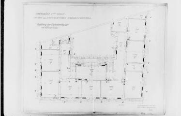 24 vues  - Façades, coupe par étage, plan masse ; chauffage aération (1915), sanitaires ; fontaine (1916) : plans. (ouvre la visionneuse)
